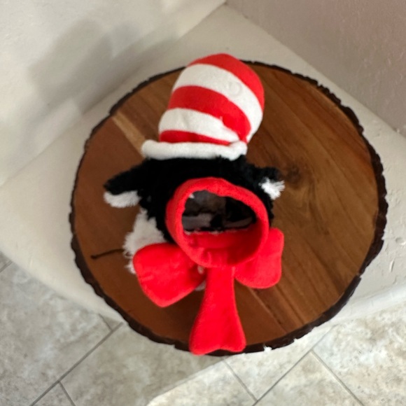 Dr. Seuss Cat in the Hat Hand Puppet - Picture 10 of 11